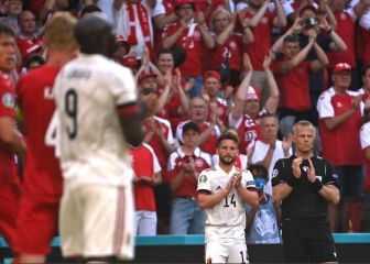 El Dinamarca-Bélgica se paró para homenajear a Eriksen