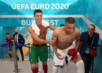 Magic moment when Mbappé and Cristiano exchange shirts