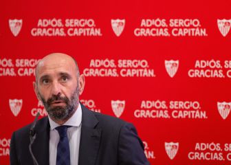 Monchi vuelve a piropear a Tecatito Corona