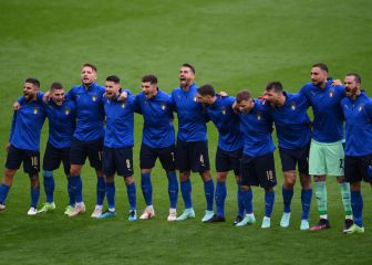 ¿Arrodillarse o no? La solución salomónica de los italianos