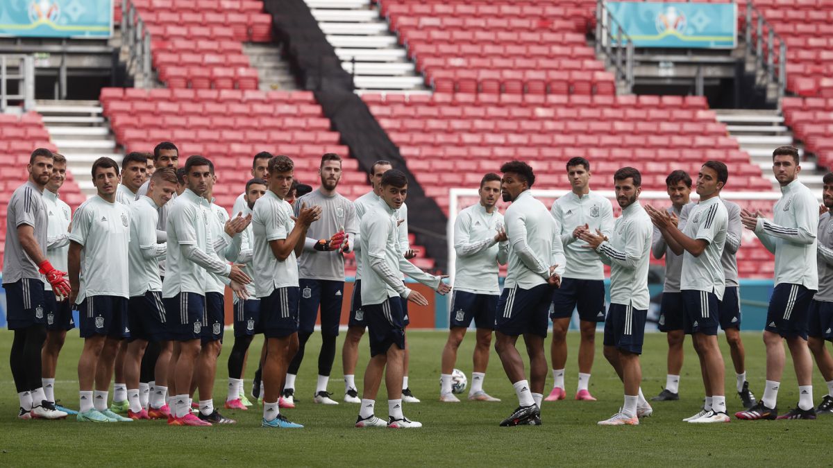 Todo el mundo quiere el balón - Vimarsana News