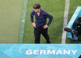 Löw escenifica su despedida