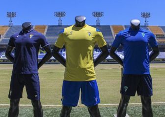 Macron aterriza en Cádiz con su ropa de pretemporada