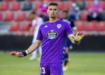 Cantero, en la rampa de salida del Lugo, con el Eibar al acecho
