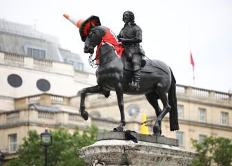 Carlos I muestra su apoyo a Inglaterra