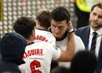 El padre de Maguire, con las costillas rotas tras la estampida de Wembley