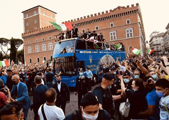 El bus de la ‘Azzurra’ provoca un lío institucional