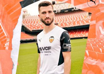 Así son las nuevas camisetas del Valencia con Gayà como protagonista