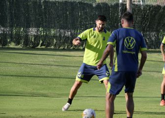 Las Palmas se protege en defensa