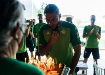 Tarta, manteo y felicitaciones a Joaquín en su 40 cumpleaños