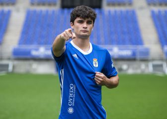 La camiseta del Oviedo
se vuelve más azul