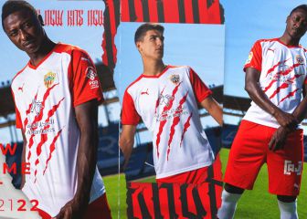 El Almería pierde las rayas de su camiseta y la afición se cabrea