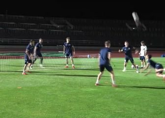 ¿Y esa chilena? Vean lo que hizo Pedri tras la salvada de Asensio en el fútbol-tenis de la Olímpica