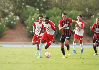 Lazo rescata con un triplete a un Almería con Sadiq expulsado