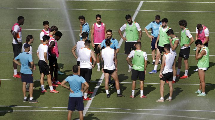 La plantilla del Valencia se vacuna contra el coronavirus