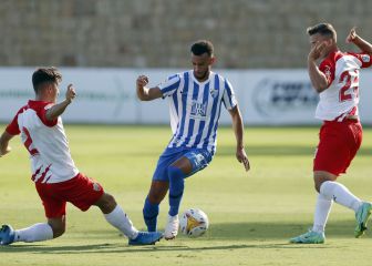 El Málaga vespertino resiste a un Almería con Sadiq en la reserva
