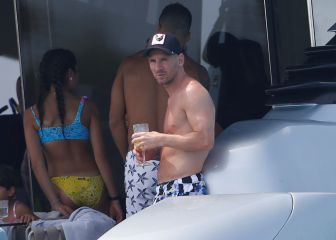 Messi to remain on holiday until he signs his new contract