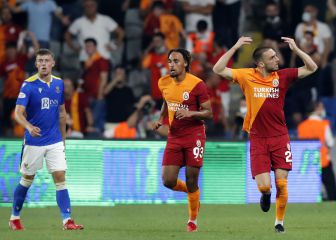 El Liverpool no falla; el Galatasaray empata con diez