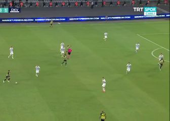 Özil rompe las redes del Fenerbahçe por esta jugada