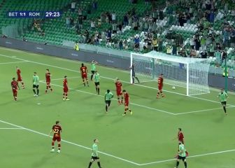 Fekir marca el gol del verano, el Villamarín en éxtasis y él sorprende con su reacción