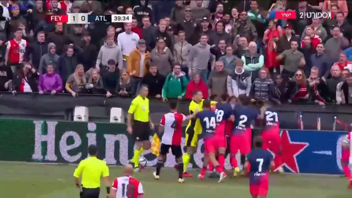 Tensión en el Feyenoord-Atlético: roja a Carrasco y tangana