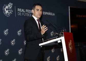 Los árbitros convocan a los Ancelotti y Koeman para hablar del criterio de las manos