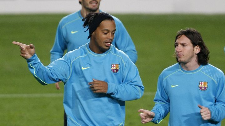 Ronaldinho, embajador del Barça, "huele la Champions" para el PSG
