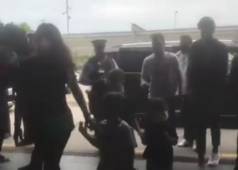 El gesto de Messi al llegar al aeropuerto para irse a París