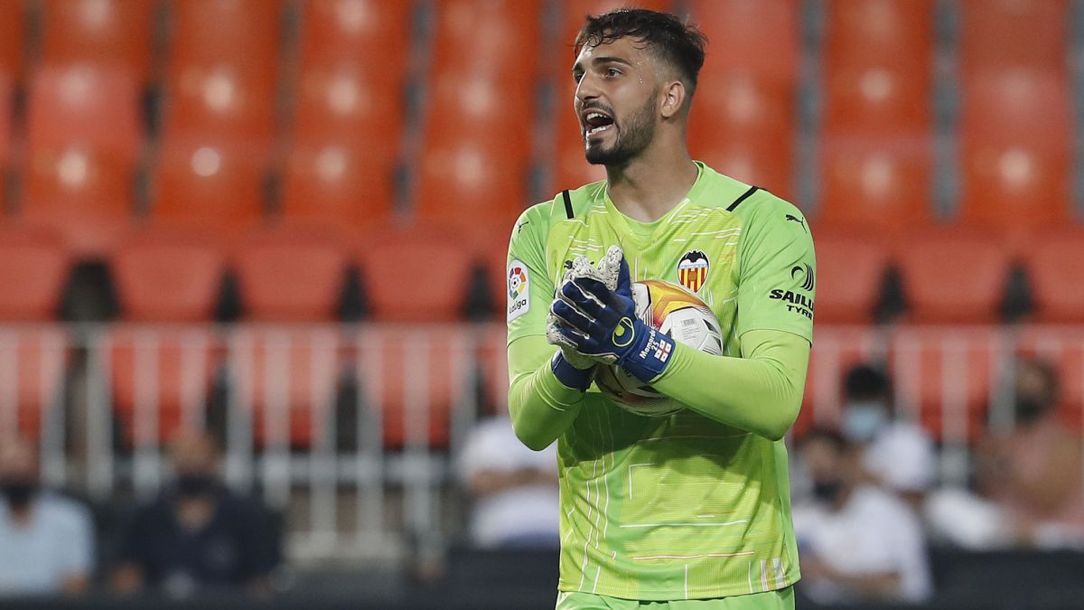 Valencia Mamardashvili, the new Mestalla sensation: &quot;It's similar to  Courtois&quot; - Archytele