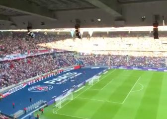 ¿La afición del PSG pita a Mbappé?