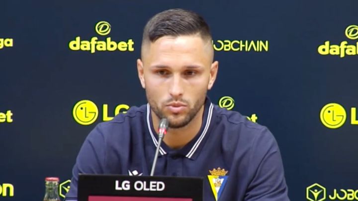 Florin Andone presentado como nuevo jugador del Cádiz