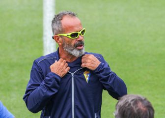 Cervera responde a Pellegrini: “Si podemos defendemos con once, no con ocho”