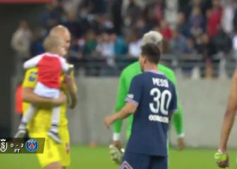 Locura total cuando pitó el final el árbitro: todo lo que le pidieron a Messi los rivales...