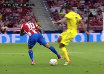 Posible roja directa a Correa tras este planchazo a Albiol