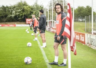 Pelayo jugará cedido y Álvaro Vázquez rescinde su contrato