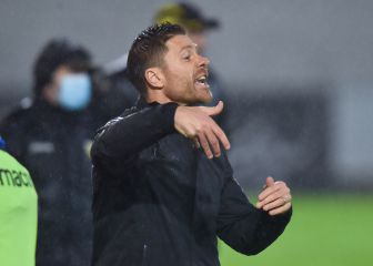 Xabi Alonso mide la reacción albinegra