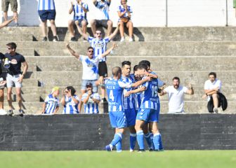 Lapeña y Mackay mantienen líder al Deportivo