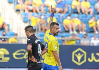 Álvaro Negredo renovará hasta 2023 si juega 28 partidos