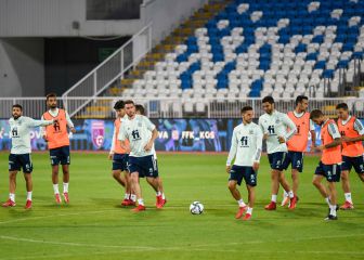 Un ojo en Pristina y otro en Atenas