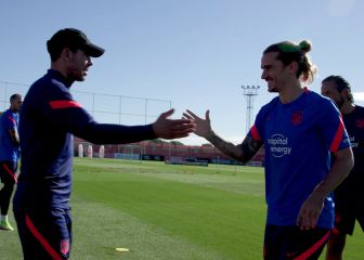 Es pisar el Cerro y le cambia el gesto: el significativo abrazo de Griezmann con el Cholo