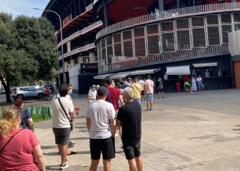 Largas colas y la web colapsada para conseguir entradas para el Valencia-Real Madrid