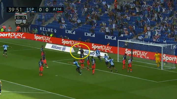 La 'regañina' delante de todos de Suárez a Llorente en el gol de Raúl de Tomás