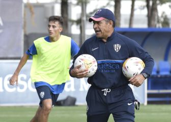 Ambriz tiene que resolver su primera crisis