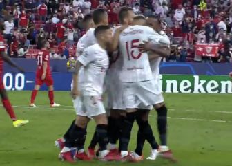 Un Sevilla desconectado salva un punto en el debut