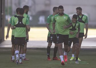 Rober, novedad del Betis en una lista sin Bartra ni Diego Lainez