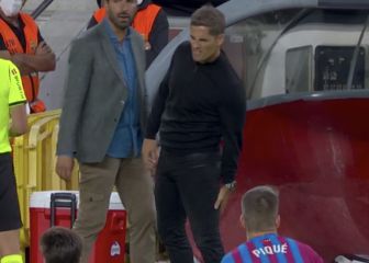 Lanzamiento de objetos a Robert Moreno en el Camp Nou