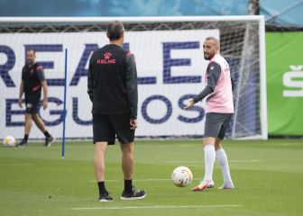 Aleix Vidal, con el grupo en la previa del Sevilla-Espanyol