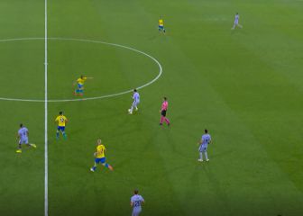 Sale Riqui Puig al campo y en el primer balón ocurre esto: luego que si Koeman...