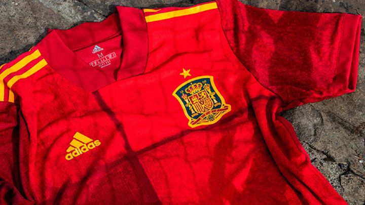 Subastarán camisetas de La Roja firmadas en apoyo a La Palma