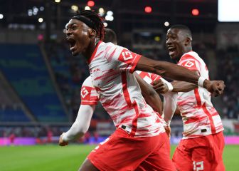 Andre Silva y Nkunku prolongan la escalada del Leipzig